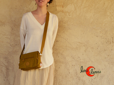 Bolso bandolera pequeño de naylon con tapa y cremalleras