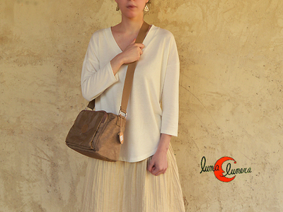 Bolso bandolera mediano de naylon con miucha capacidad, con varias cremalleras