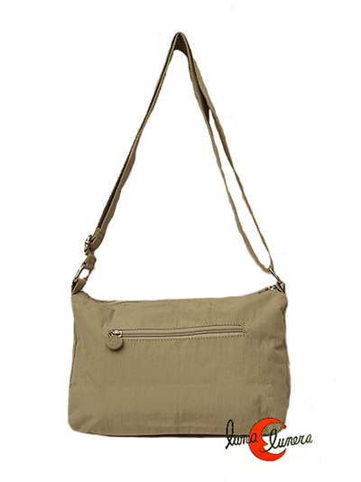 Bolso bandolera mediano de naylon con dos bolsillos delante con bolsillo trasero.
