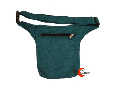 Riñonera de tela rústica con bolsillo antirrobo por detrás con cremallera.