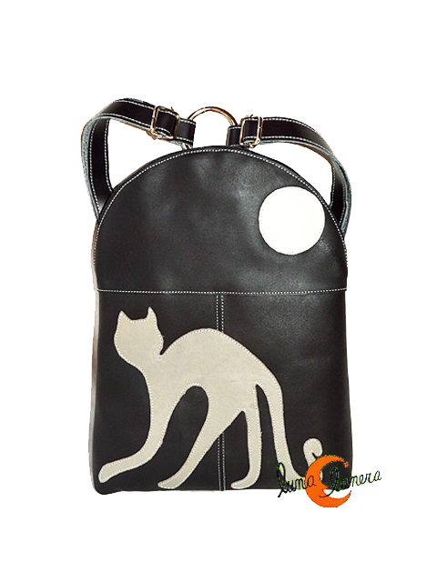Mochila de piel artesanal negra con gato y luna llena
