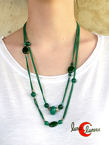 Collar largo y piedras naturales ónix verde.