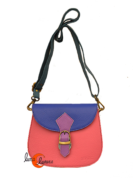 Bolso bandolera redondo con hebilla y solapa con imán de Soruka, bolsos artesanales de de colores