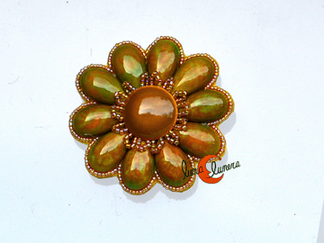 Broches de porcelana. Flor verde musgo y mostaza.