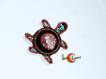 Broches de porcelana. Tortuga pequeña.