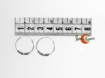 Aros de plata pequeños ( 1 mm. por 2 cm.) con bolitas. 015