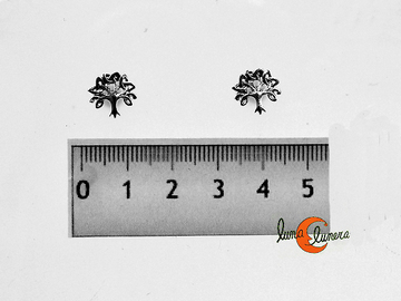 Pendientes de plata pequeños con forma de árbol de la vida, ramas.