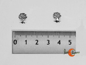 Pendientes de plata pequeños con forma de árbol de la vida, hojas.