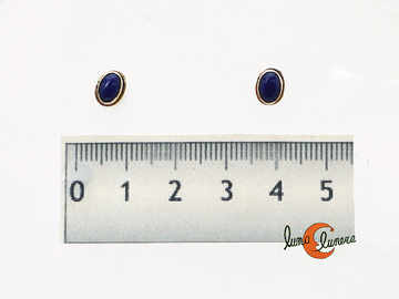 Pendientes de plata con lápiz lázuli azul de piedra natural, pequeños y ovalados.