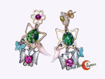 Colección Malagata. Bisutería de zamak con swarovsky, pendientes dos mariposas con murano verde.