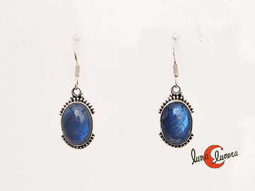 Pendientes de plata y piedra. Pendientes con piedra luna labradorita grande ovalada y bolitas de plata.