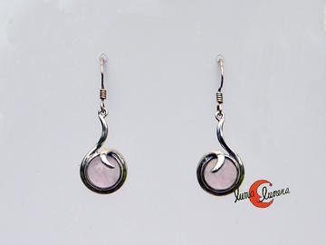 Pendientes de plata y piedra. Pendientes redondos con espiral con cuarzo rosa.