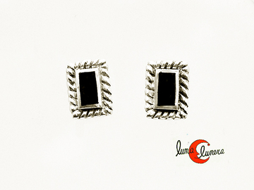 Azabache asturiano. Pendientes medianos de plata cortos cuadrados con entorchado.