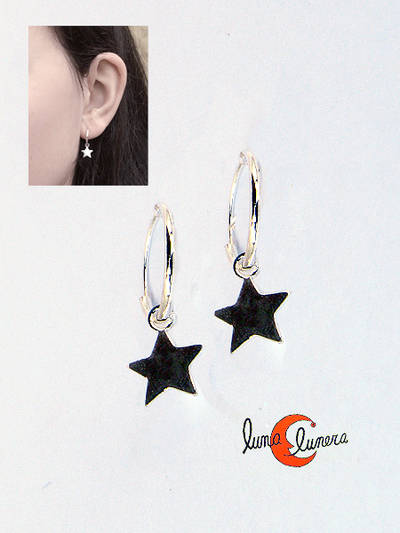 Aros pequeños de plata con adorno colgando. Estrella.