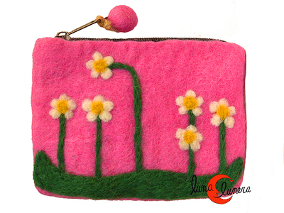Monedero grande de fieltro, margaritas rosa.