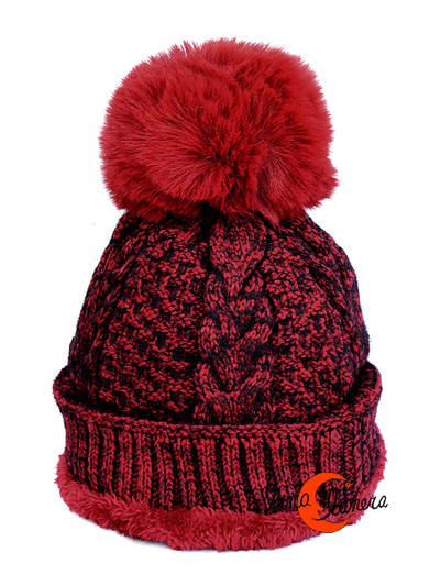 Gorro de lana con pompom, color rojo.