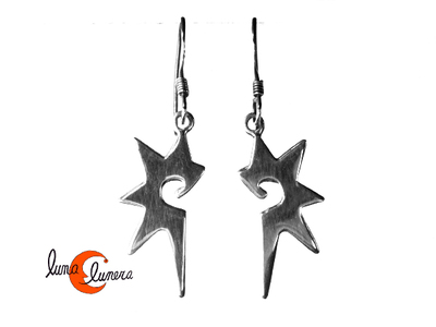 Pendientes de plata. Pendiente con forma de estrella con puntas mitad y mitad.