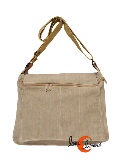 Bolsos y mochilas de tela, colección Vinicius. Bolso grande (tamaño carpetas) con tapa. Color gris perla de tela rugosa.