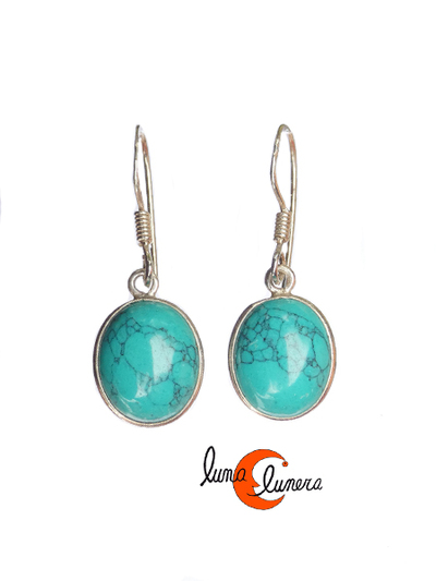 Pendientes de plata y piedra. Pendientes sencillos con piedra turquesa ovalada. 
