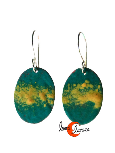 Pendientes de cobre esmaltado. Ovalado verde petróleo y amarillo.