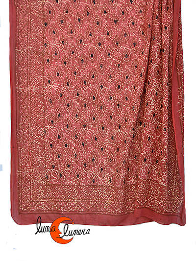 Pareo-fular de algodón rojo teja cachemir con puntos negros.