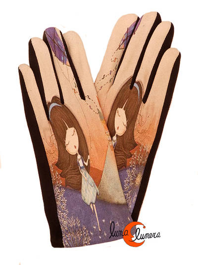 Guantes de colores, niña caminando con una cometa.