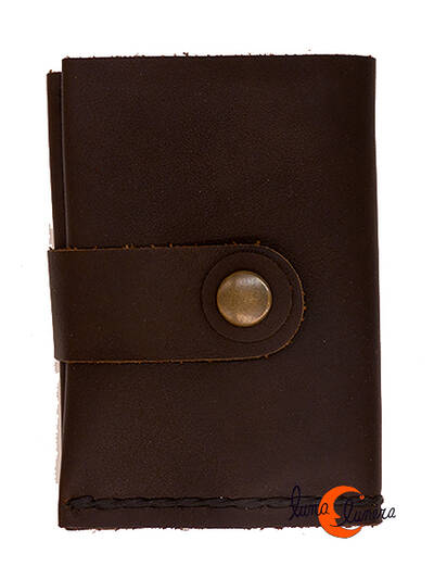 Cartera pequeña de piel blanda hecha a mano, marrón.