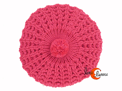 Boina de punto con pompón, rosa fuerte.