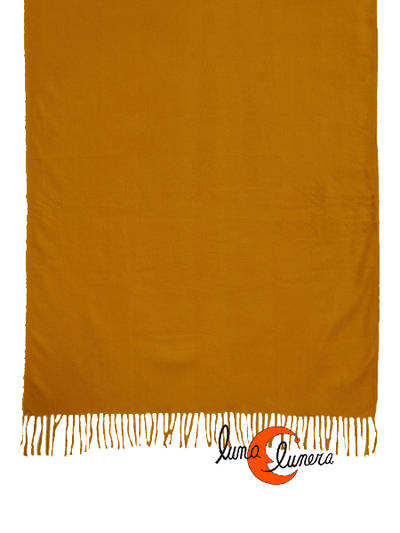 Bufanda de invierno larga tipo fular muy suave lisa color amarillo mostaza.