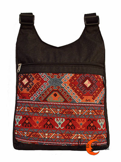 Mochilas de tela BRUO. Mochila IMPERMEABLE tapiz en rojo.