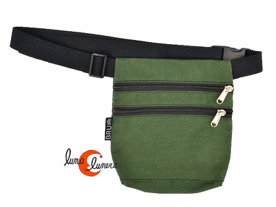 Riñoneras de tela BRUO. Riñonera mediana con dos cremalleras verde.