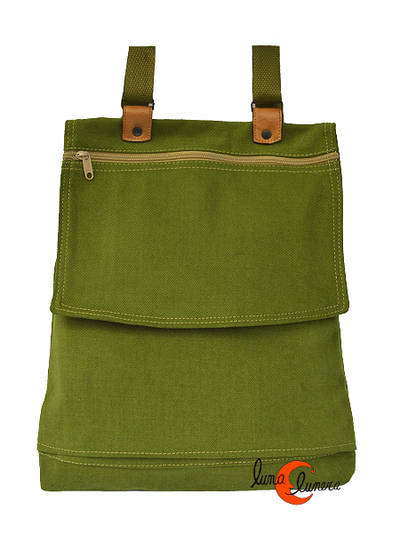 Bolsos y mochilas de tela, colección Vinicius. Mochila plana con tapa. Color verde agüacate.