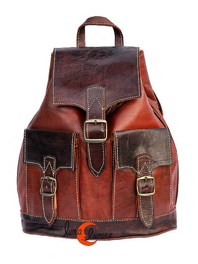 Mochila de cuero marroquí. Mochila mediana picos, solapa oscura.