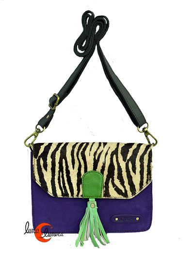 Soruka, bolsos de piel de colores. Bolso pequeño cuadrado de ante y print, morado.