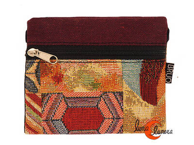 Cartera vegana Bruo de tela con goma. Grande modelo 2 granate con dibujos.