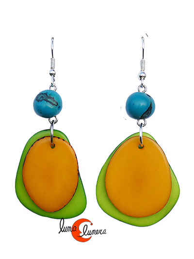 Pendientes de semillas de tagua. Dos piezas verde amarillo,