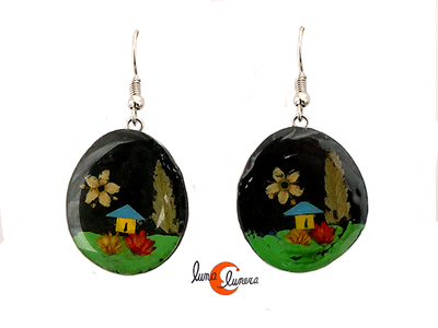 Pendientes de semillas de Mucuna y resina. Negros.