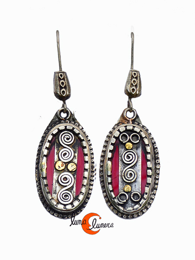 Pendientes de alpaca estilo antiguo, asimétrico rojo.