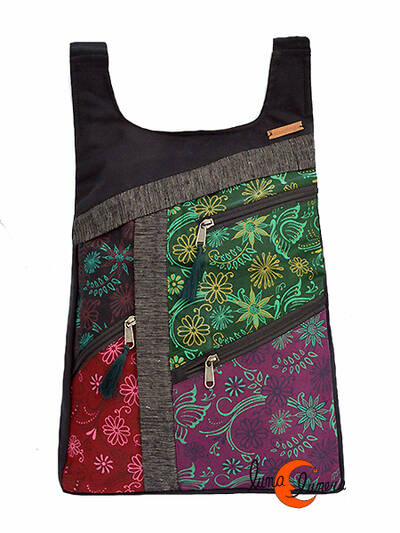 Mochilas de tela Mugling. Mochila parches con cremallera trasera, vertical flores rojo morado.