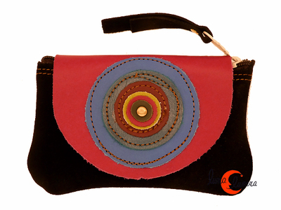 Monedero de piel grande con colores. Piel de ante negra.
