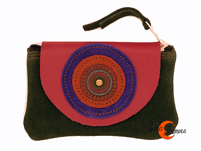Monedero de piel grande con colores. Piel de ante verde.