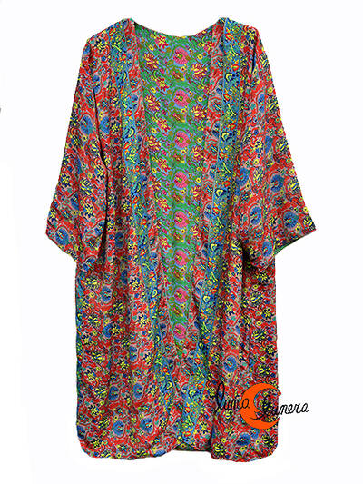 Kimono reversible. Kimono 1, flores azules sobre rojo y verde.