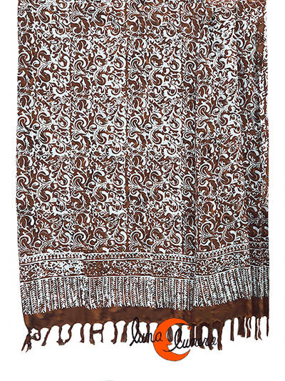 Pareo-fular Bali marrón con dibujos blancos.