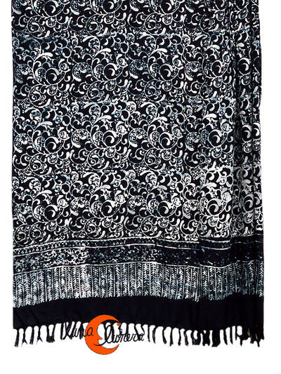 Pareo-fular Bali negro con dibujos blancos.