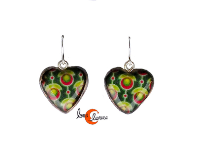 Mondo Manzana, bisutería con magaya de sidra. Pendientes pequeños corazón, Verdes.