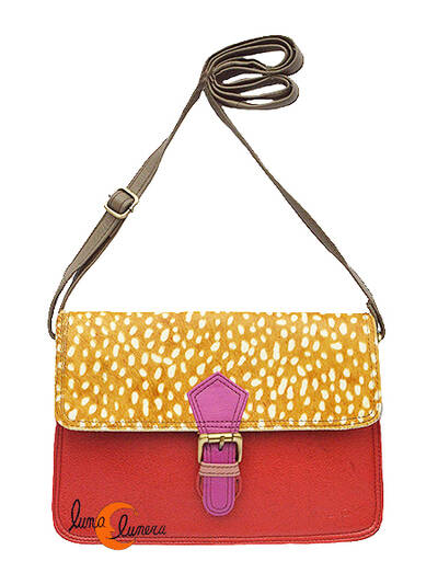 Soruka, bolsos de piel de colores. Bolso grande con hebilla print, rojo jaspeado.