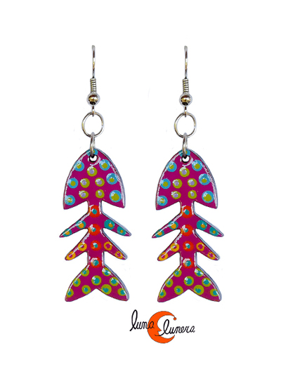Pendientes de madera pintada, raspa de pez.