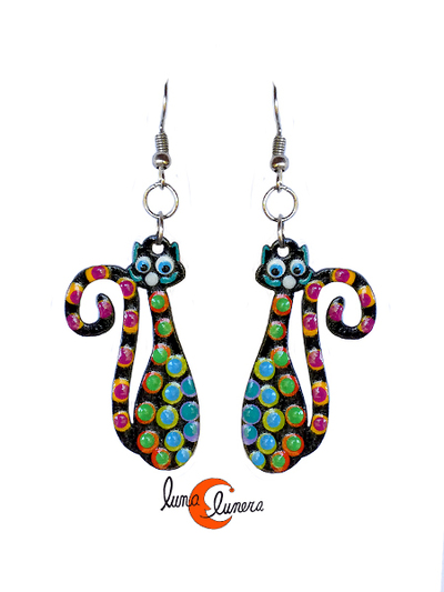 Pendientes de madera pintada, gato cola larga.