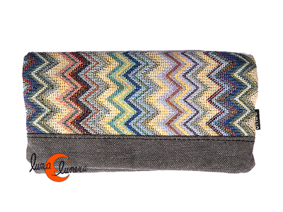 Tabaquera vegana Bruo de tela con goma. Grande zig zag gris.