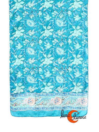 Pañuelo de algodón tipo fular. Azul y celeste con flores.